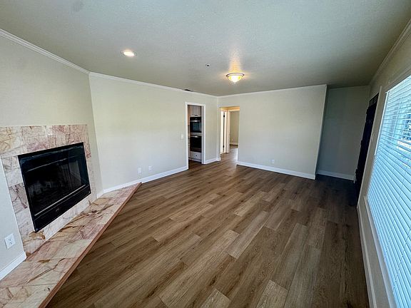 4th image of 462 Morse Ave