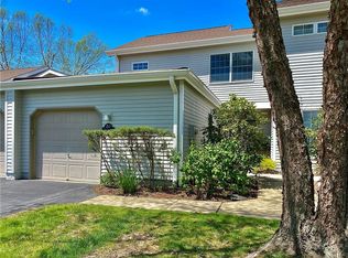 213 Sandalwood Ln, Rhinebeck, NY 12572