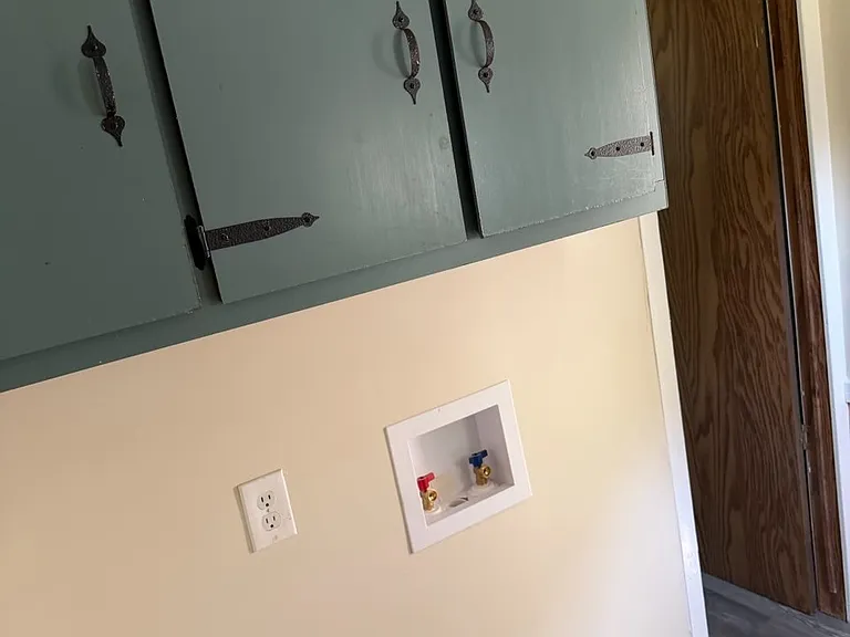 210 Theresa Ln — Photo 2