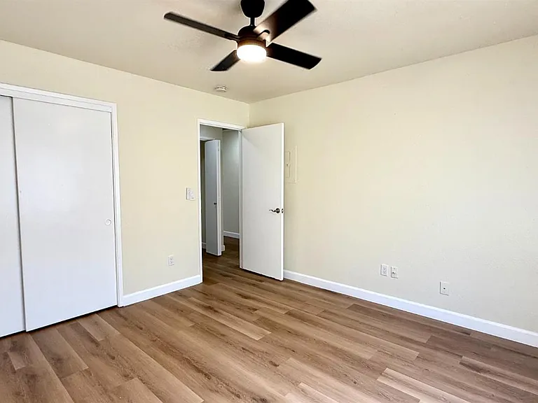 2425 Knowlwood Ct — Photo 15