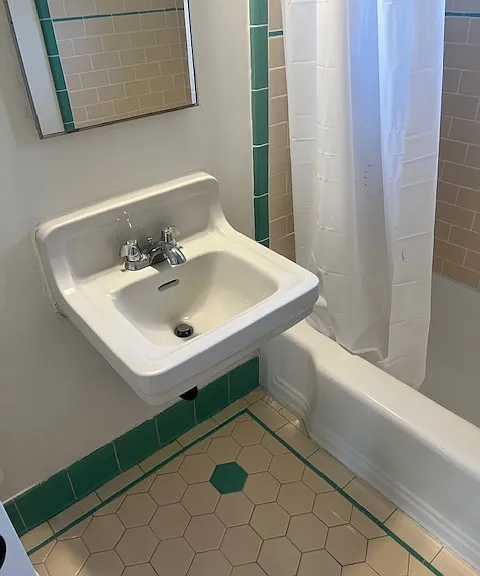 1422 N Serrano Ave #7 — Photo 23