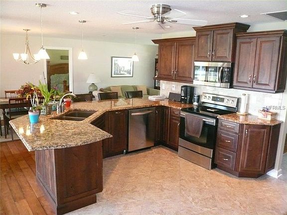 4th image of 1733 Algonquin Dr