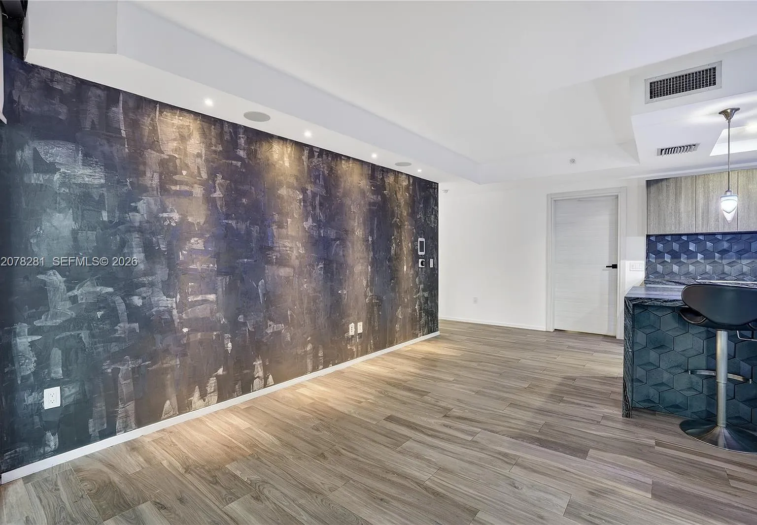 801 Sma Residences Condo — Photo 4