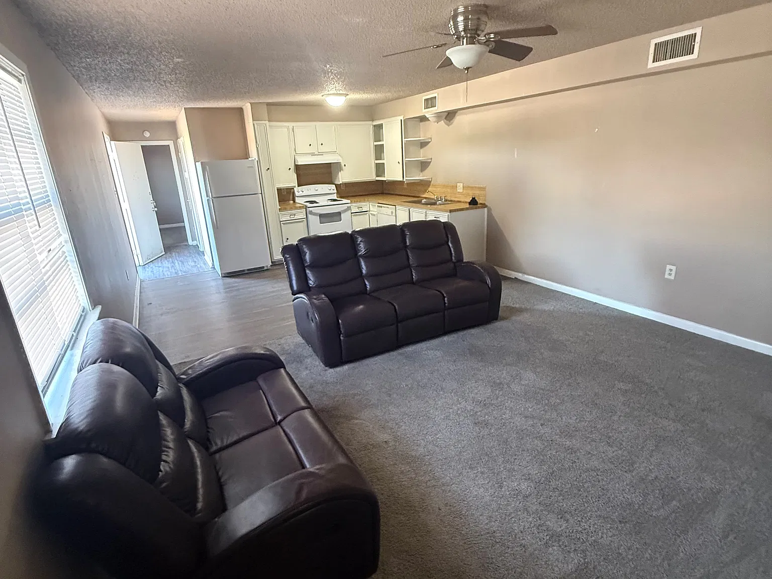 2 bed, 950 sqft, $1,100 — Photo 4