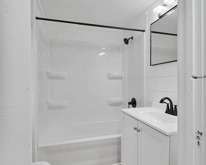 1821 Spring St — Photo 2
