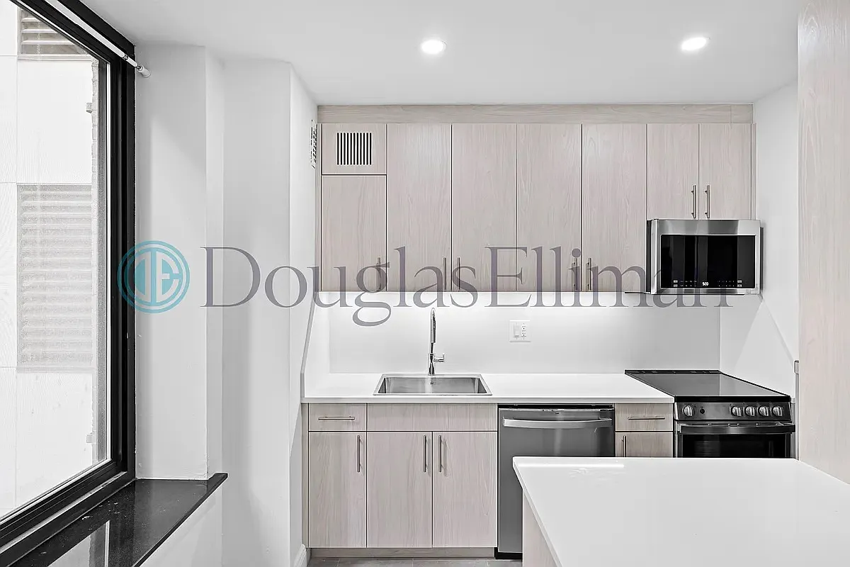 295 Park Avenue South — Photo 1