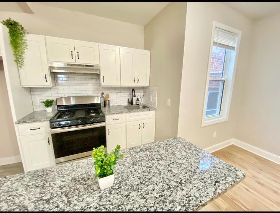1st image of 399 Lincoln Ave #2
