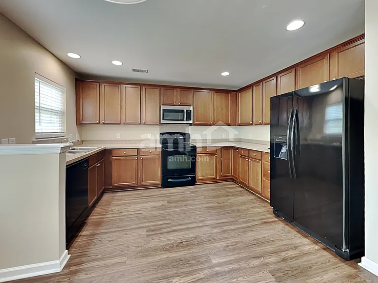314 Southwilde Way — Photo 3