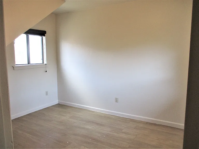 736 Pine St — Photo 13