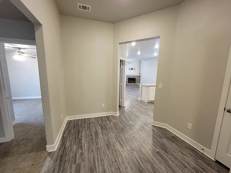 3316 Viola Ave — Photo 3