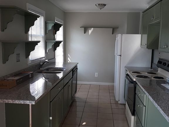 5th image of 8005 Summit St