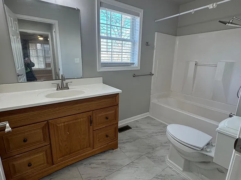 14780 Jordan Ln — Photo 8