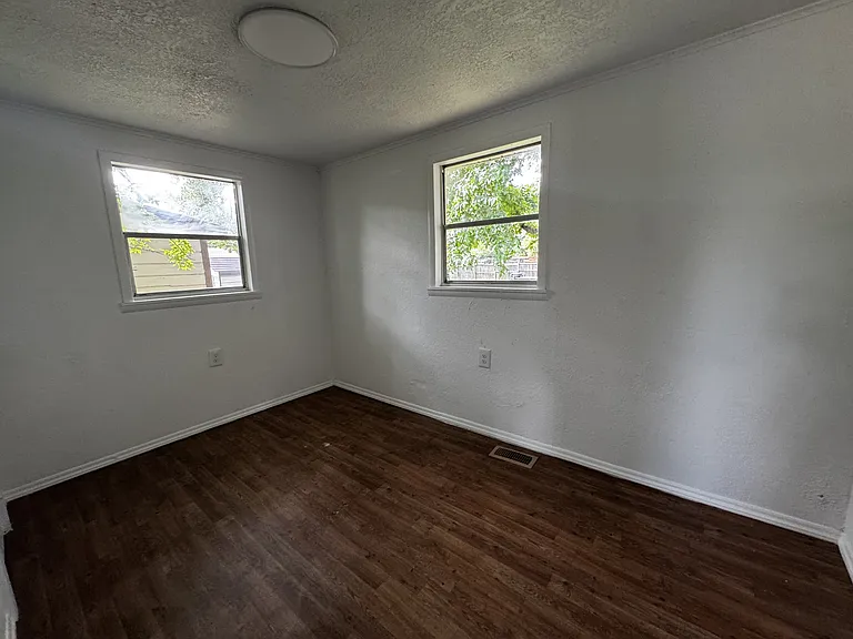 409 E Redwood St — Photo 9