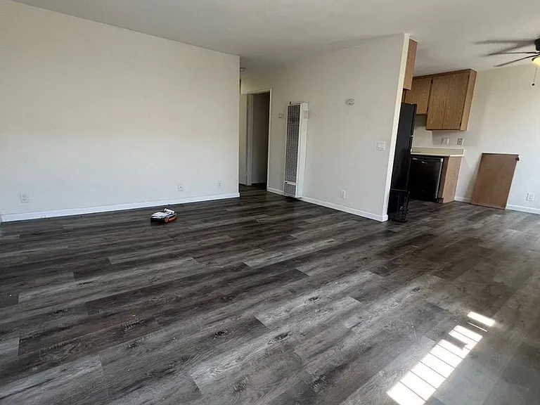 3440 Helix St — Photo 3