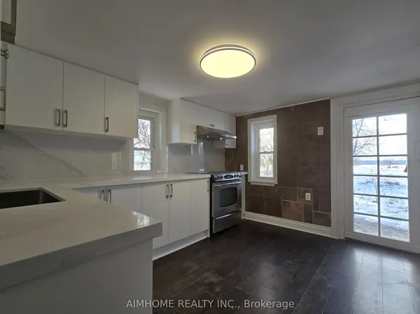 22156 Leslie St, East Gwillimbury, ON L0G 1R0