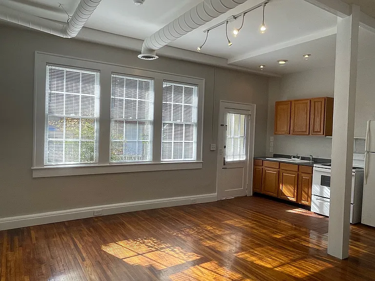 316 Caplewood Dr — Photo 3