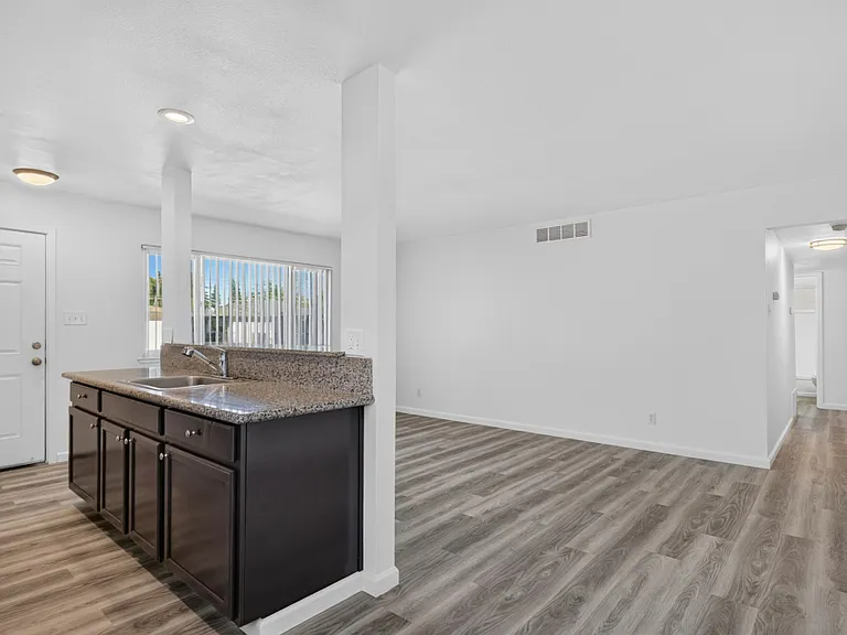 812 Carro Dr #4 — Photo 6