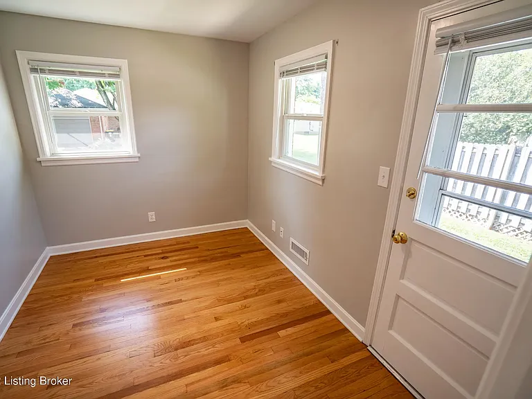 9008 Haviland Ave — Photo 10