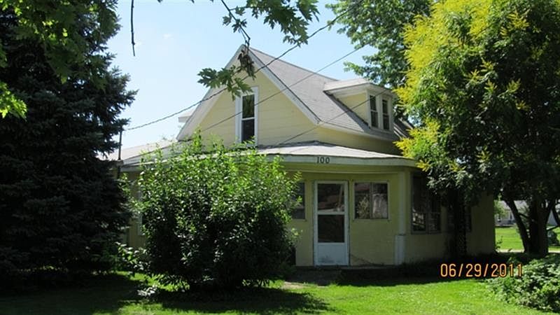2nd image of 104 E 4th St