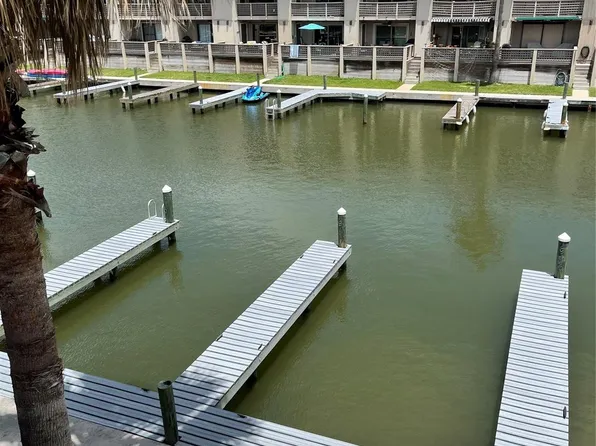 1911 Bayhouse Dr, Rockport, TX 78382