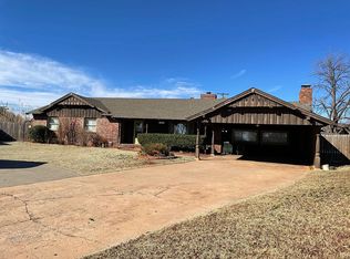1034 Circle Dr, Clinton, OK 73601