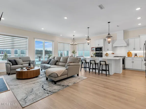 18 Begonia Drive, Manalapan, NJ 07726