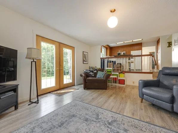 77 Beacon Cres, Saint Albert, AB T8N 0A4