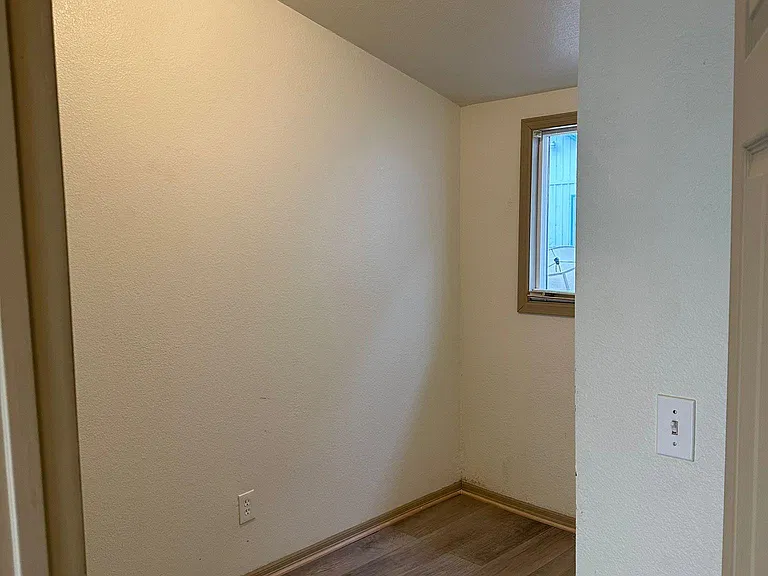 12207 Avondale Rd NE — Photo 8