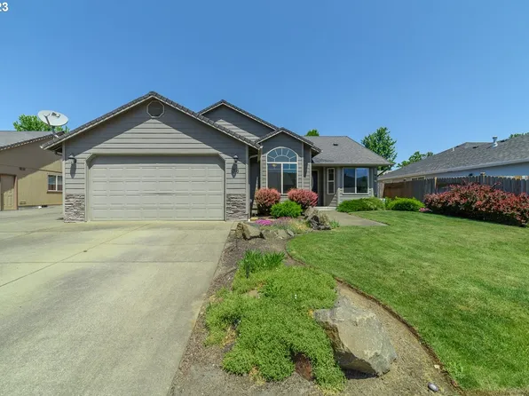 36 Sandalwood Loop, Creswell, OR 97426