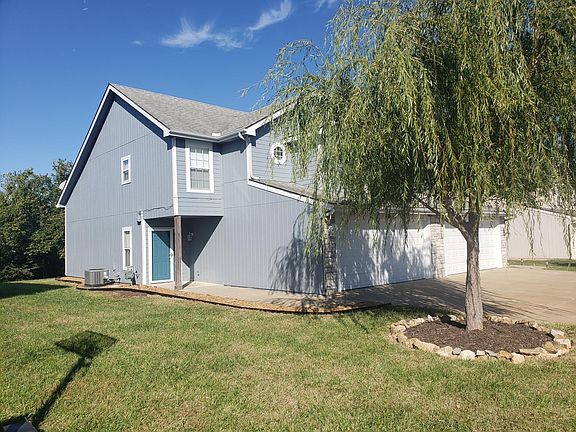 Front of home - w/ view of main entrance