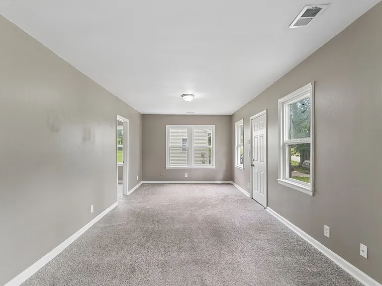 7036 Willow Ave — Photo 10