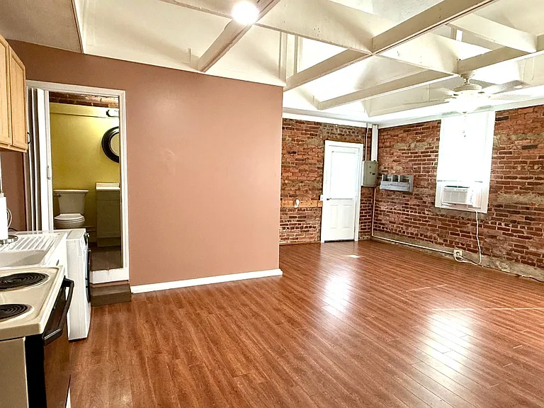 822 Georgia Ave — Photo 10
