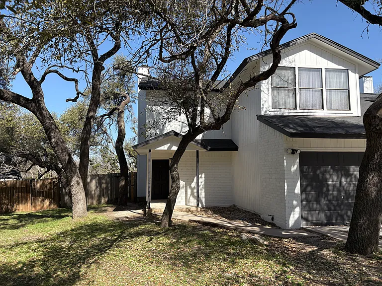 2-Story Duplex on quiet cul-de-sac