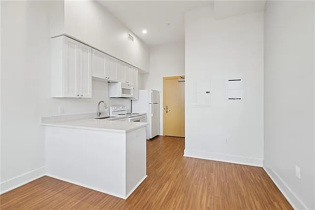 2 bed, 1.0 bath, 927 sqft, $1,543 — Photo 3