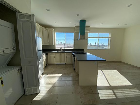 4th image of 953 N Normandie Ave #303