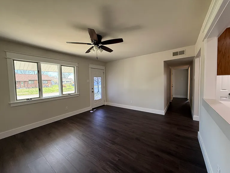 705 Saint Paul Ln — Photo 5