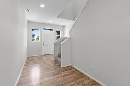 5 bed, 2737 sqft, $3,295 — Photo 4