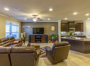 705 Via Lago, Webster, TX 77598