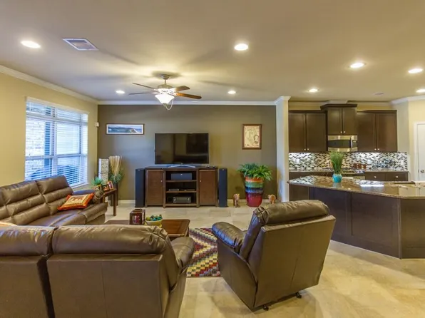 705 Via Lago, Webster, TX 77598