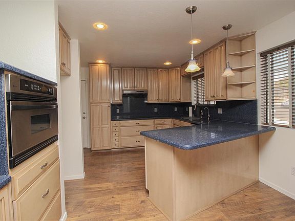 3rd image of 1404 W Ridgeview Dr