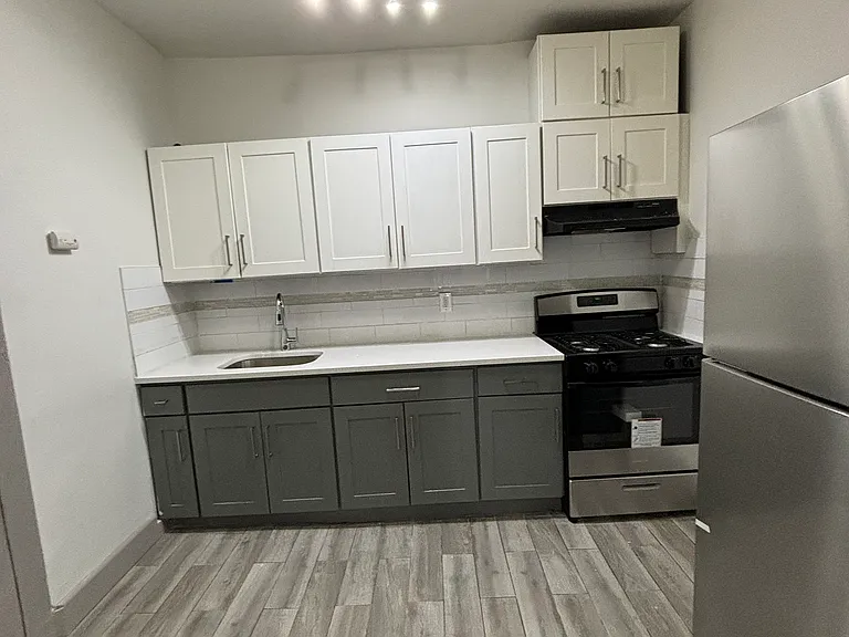 61 N Grove St #5 — Photo 1