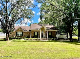 2309 Mangrove Rd, Moss Point, MS 39562