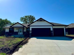 5726 SW 55th Ter, Topeka, KS 66610