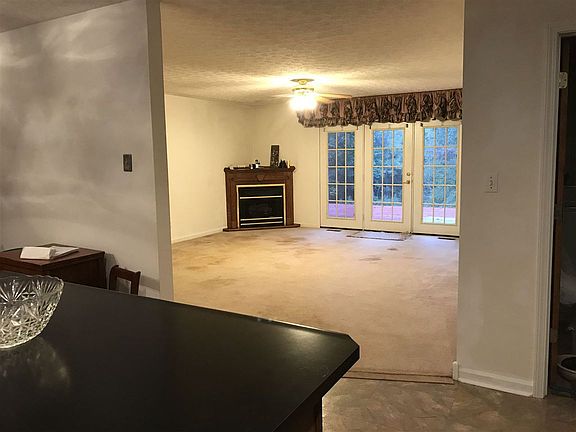 4th image of 233 Lauderdale Ln