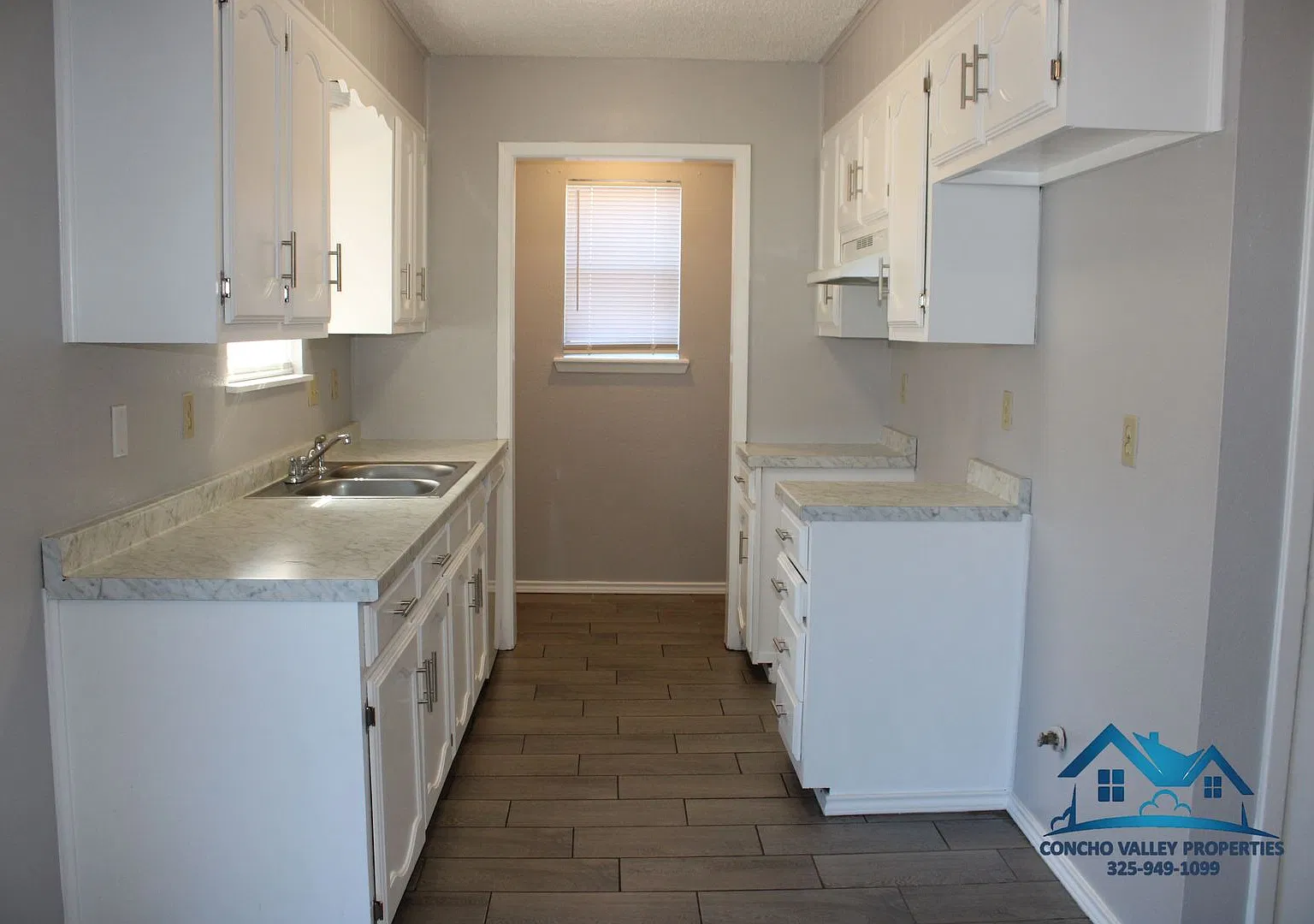 3 Bedroom/ 2 Bathroom by Lake View High School — Photo 4