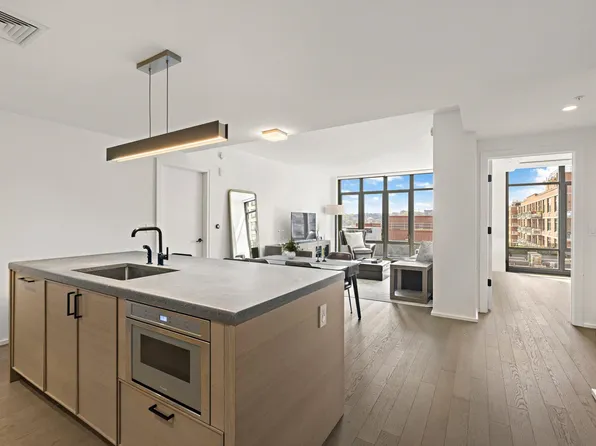 1425 Hudson Street image 1 of 23