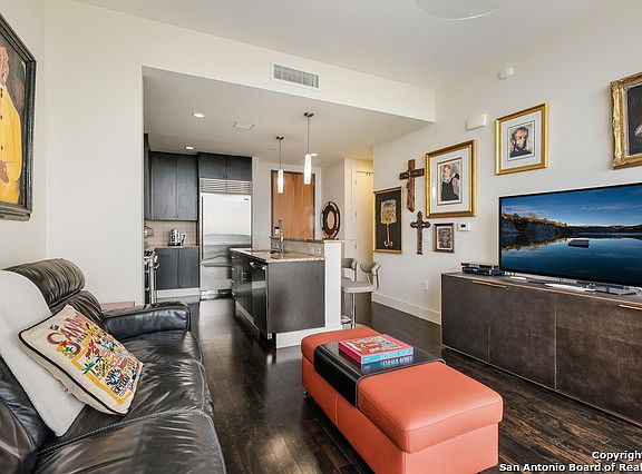 5th image of 600 E Market St #3217