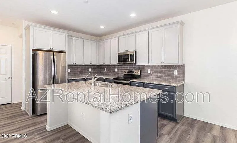 2 bed, 2.5 bath, 1476 sqft, $1,995 — Photo 3