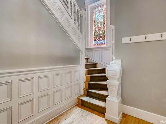 Foyer/private entrance