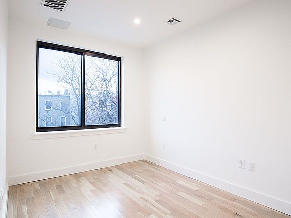 5th image of 818 Lexington Ave #3J